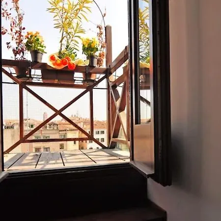 Your Terrace In * البندقية